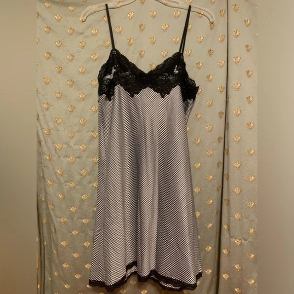 Ralph Lauren Women’s Checkered Slip size Medium - Picture 5 of 5